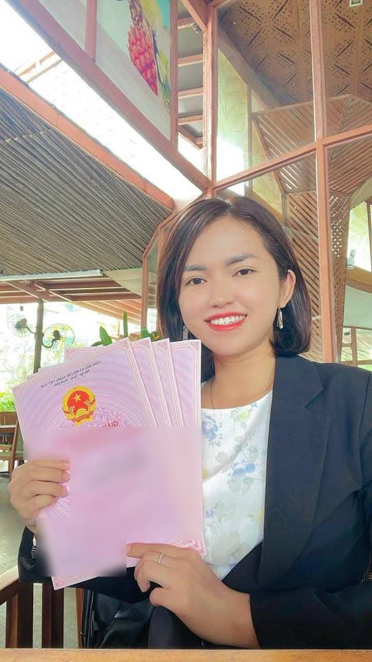 Niềm vui khi sổ hồng về tay khách