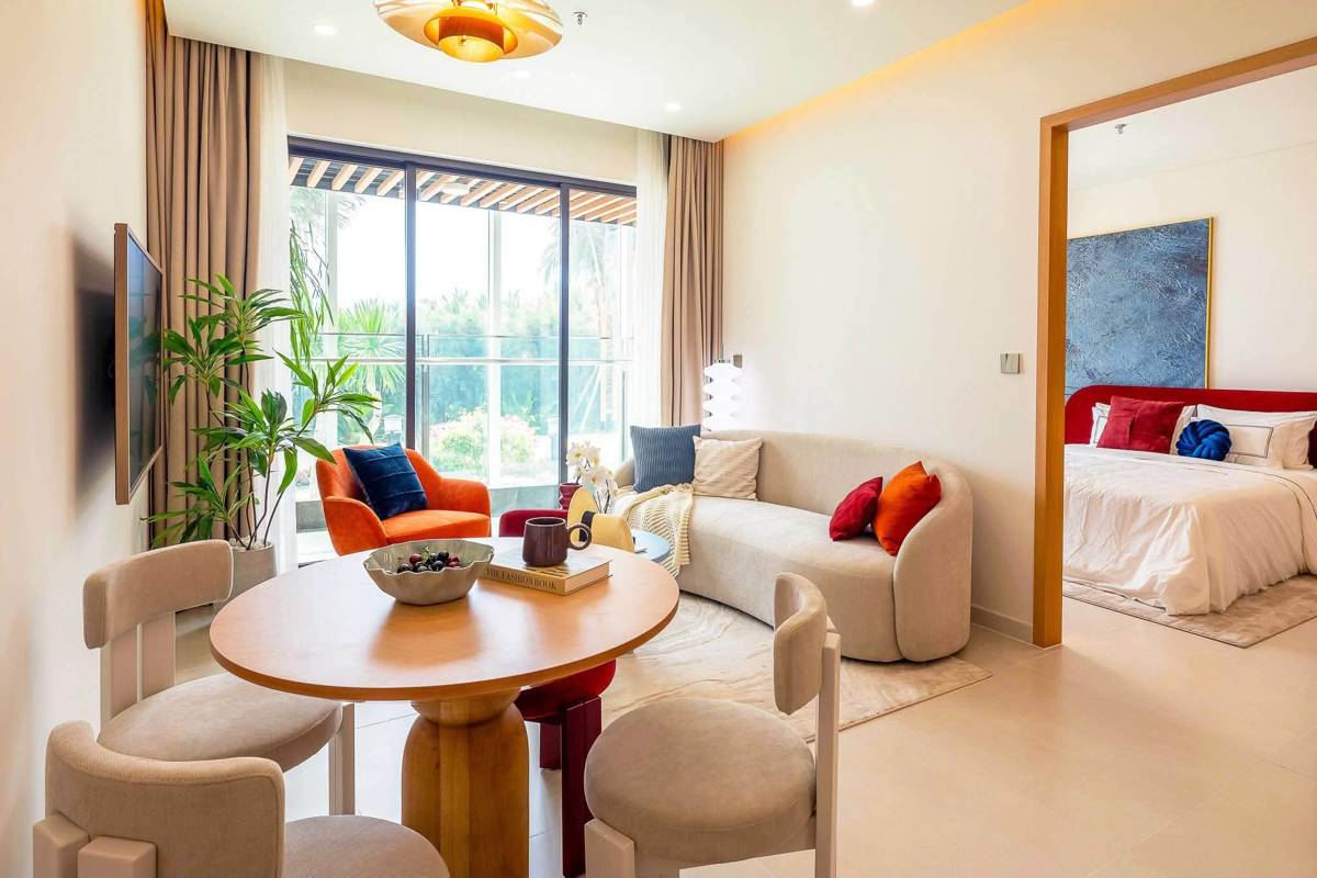 Căn hộ mẫu Alora Nha Trang. Góc ăn, phòng khách và phòng ngủ liền mạch