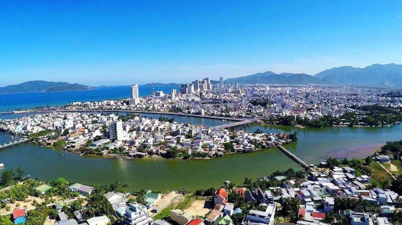 Khu đô thị Nha Trang nhìn từ bờ sông Cái